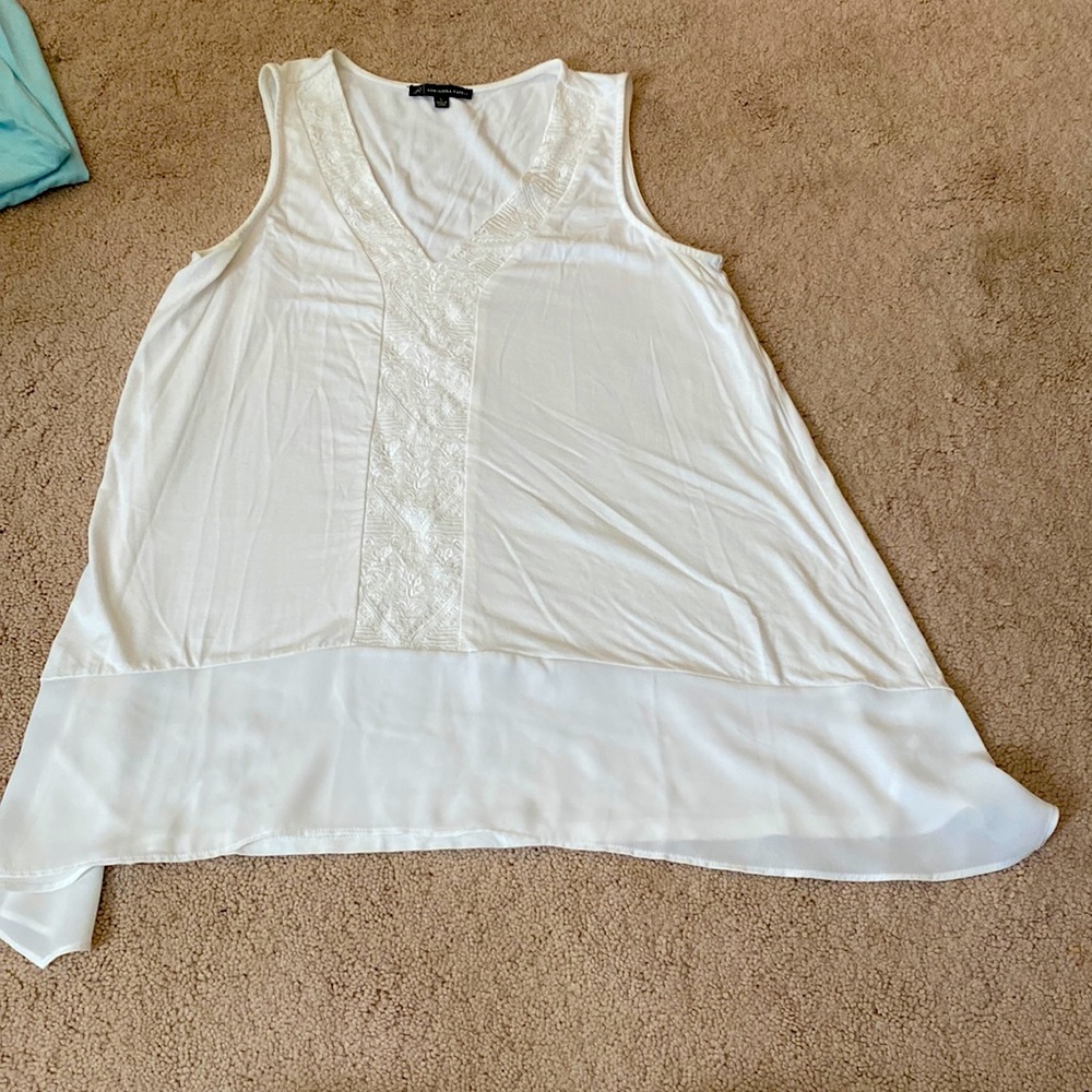 Sleeveless white/cream colored tunic